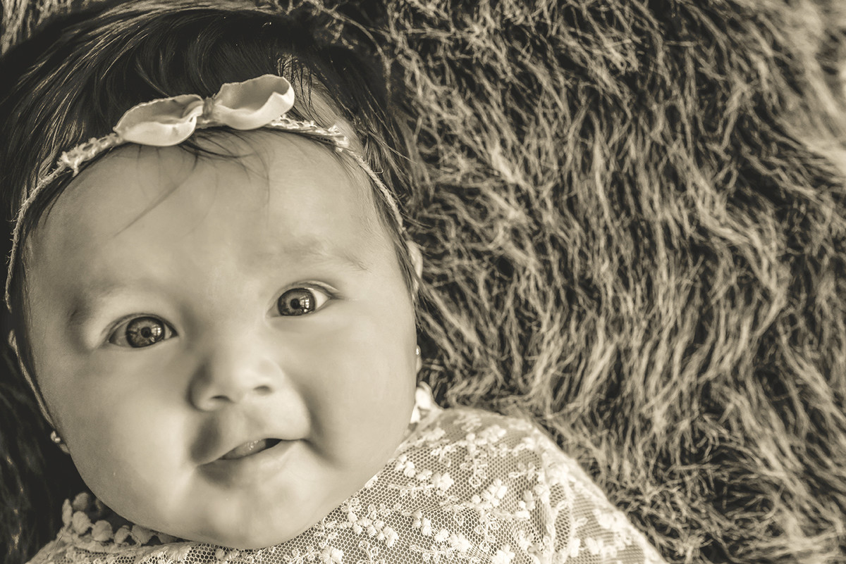 ensaio fotografico menina bebe criança infantil  book fotografia acompanhamento trimestral cestinho fofura closes retrato rio de janeiro niteroi são Gonçalo
