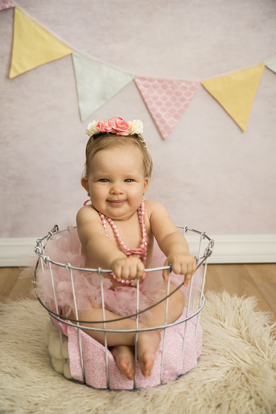 ensaio fotografico temático menina bebe infantil book fotografia bailarina saia de tule cestinho bandeirinhas rosa rio de janeiro niteroi são Gonçalo