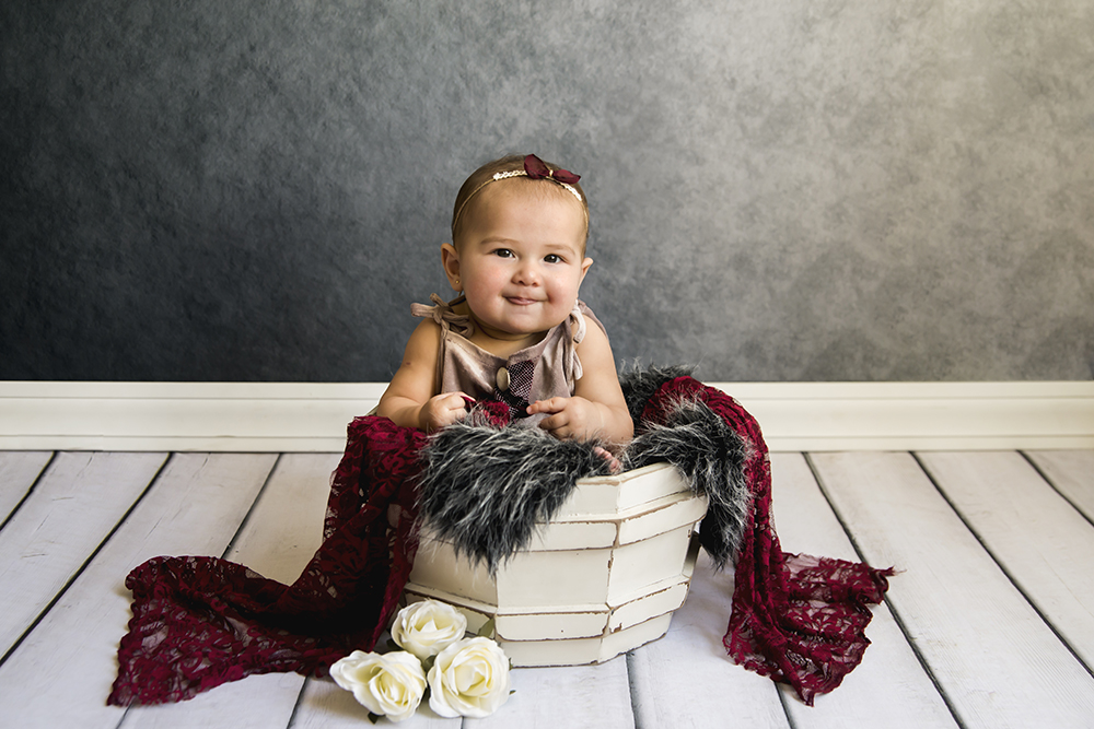 ensaio fotografico menina bebe infantil  book fotografia acompanhamento trimestral flores bandeiras cestinhas fofura closes retrato violetas flores jardim rio de janeiro niteroi são Gonçalo