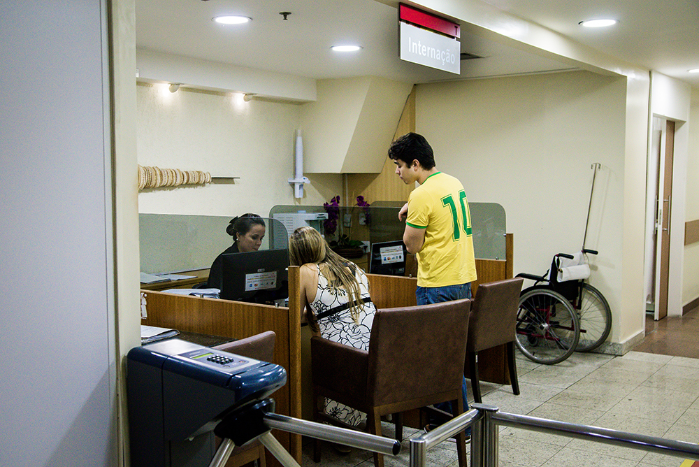 Cobertura fotográfica de parto nascimento cesárea parto normal parto humanizado maternidade menina recém nascida mãe pai obstetra sala de parto niteroi rio de janeiro são Gonçalo