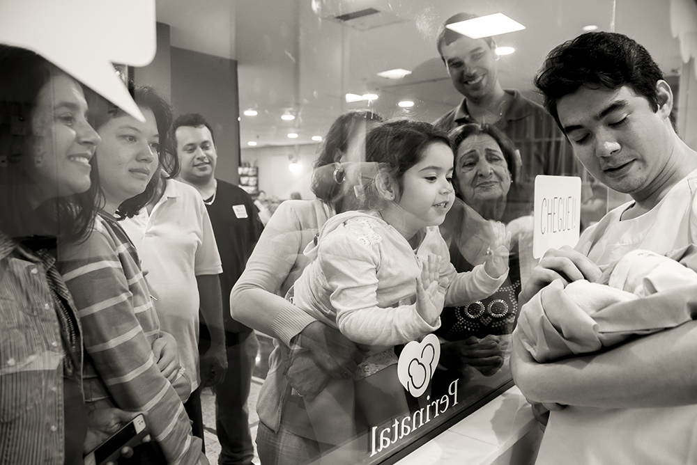 Cobertura fotográfica de parto nascimento cesárea parto normal parto humanizado maternidade menina recém nascida mãe pai obstetra sala de parto niteroi rio de janeiro são Gonçalo
