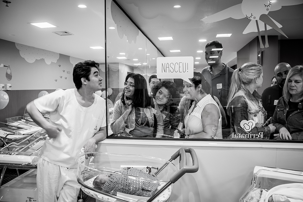 Cobertura fotográfica de parto nascimento cesárea parto normal parto humanizado maternidade menina recém nascida mãe pai obstetra sala de parto niteroi rio de janeiro são Gonçalo