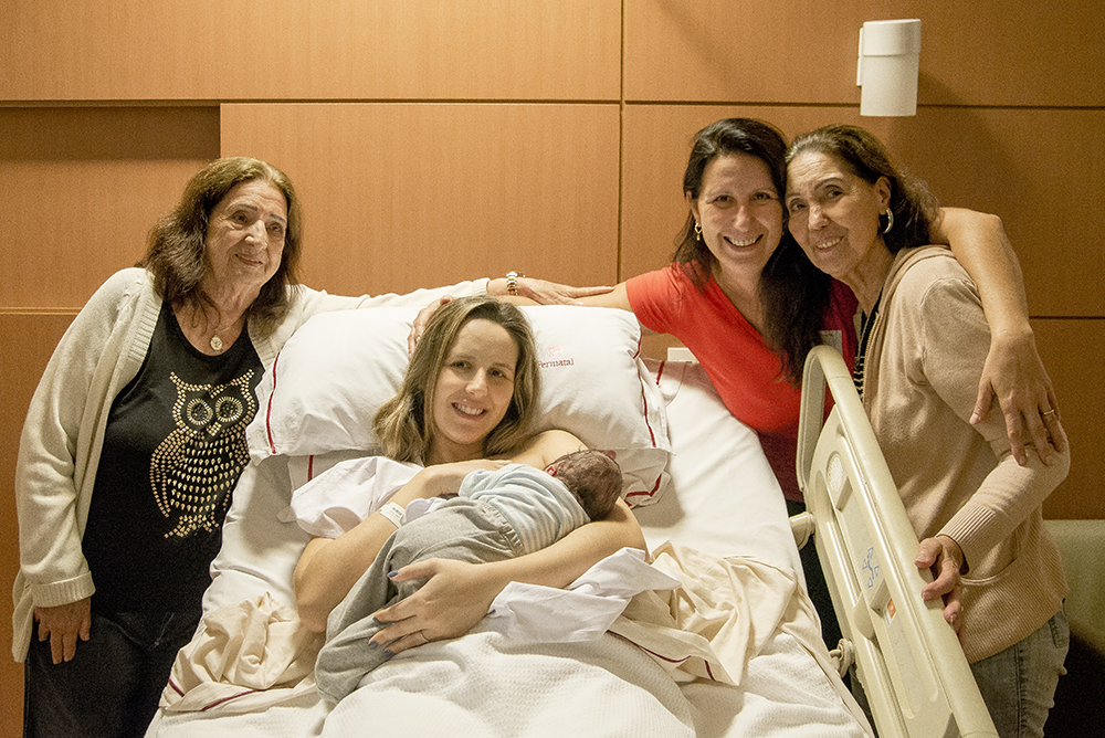 Cobertura fotográfica de parto nascimento cesárea parto normal parto humanizado maternidade menina recém nascida mãe pai obstetra sala de parto niteroi rio de janeiro são Gonçalo