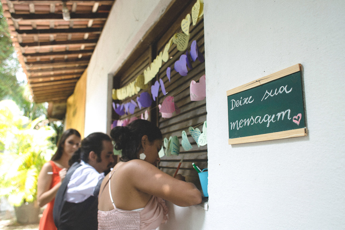 mural de recados para os noivos. ideia de decoração de casamento