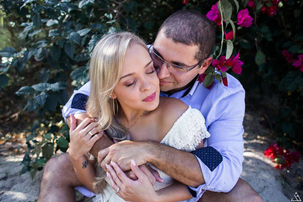 casal mayara e sergio ensaio de pré casamento feito na praia de carneiros em pernambuco