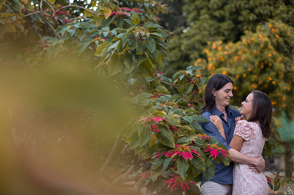 ensaio de pré casamento do casal camila e ronio feito em garanhuns por jessica mendes fotografia. fotógrafo de casamento. fotógrafo de casal.