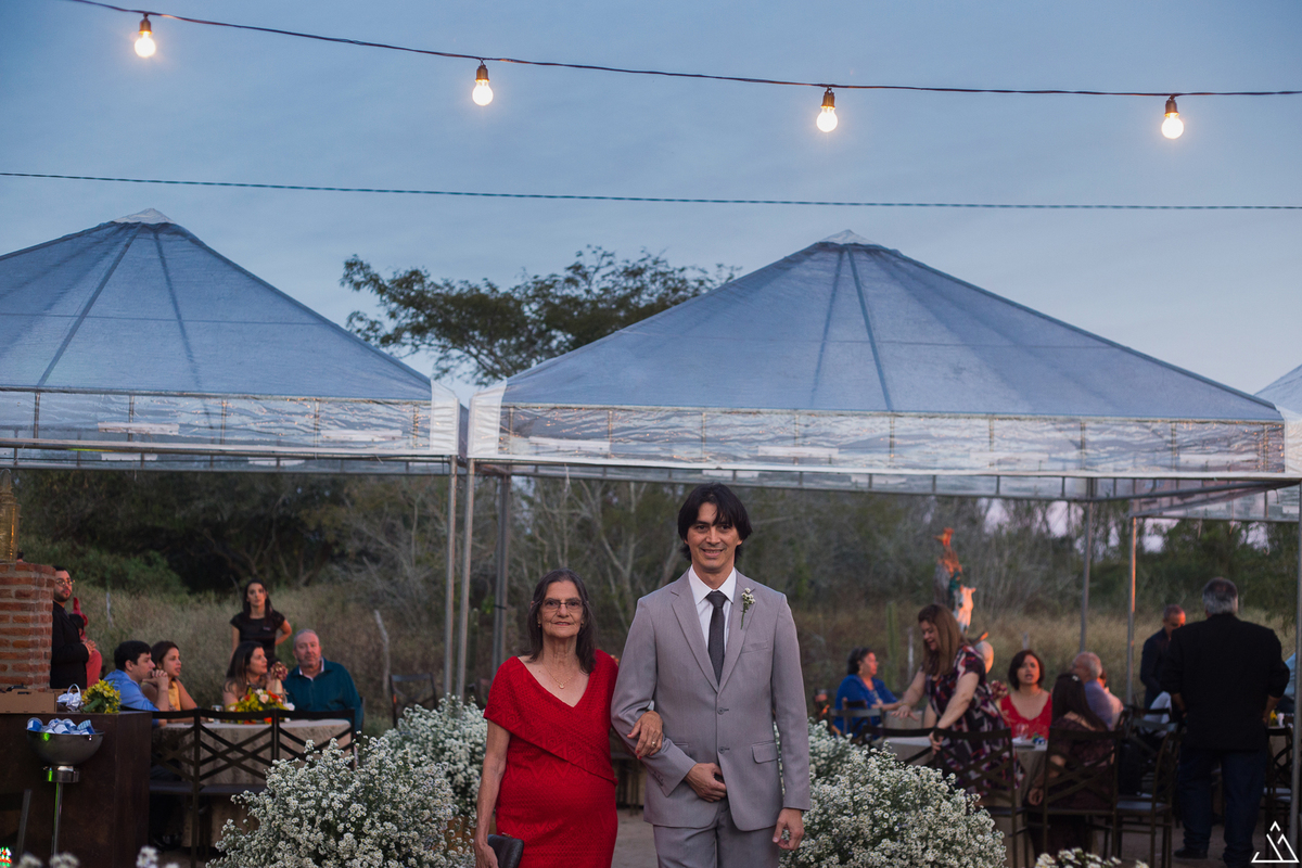 Fotógrafo de casamento. Jessica mendes fotografia. Fotos do casamento de dia. comedoria mulheres de fibra. alto do moura -pe.