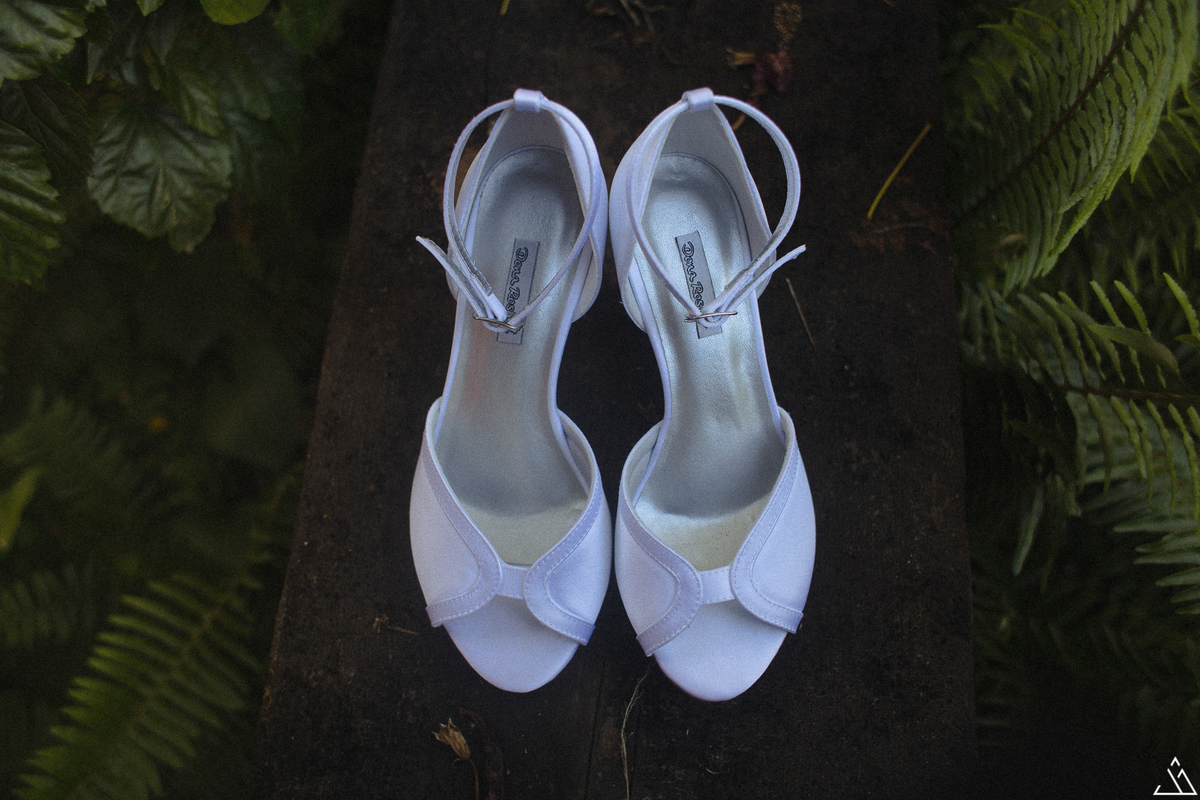 Fotógrafo de casamento. Jessica mendes fotografia. casamento de dia. comedoria mulheres de fibra. alto do moura -pe. sapato de noiva.