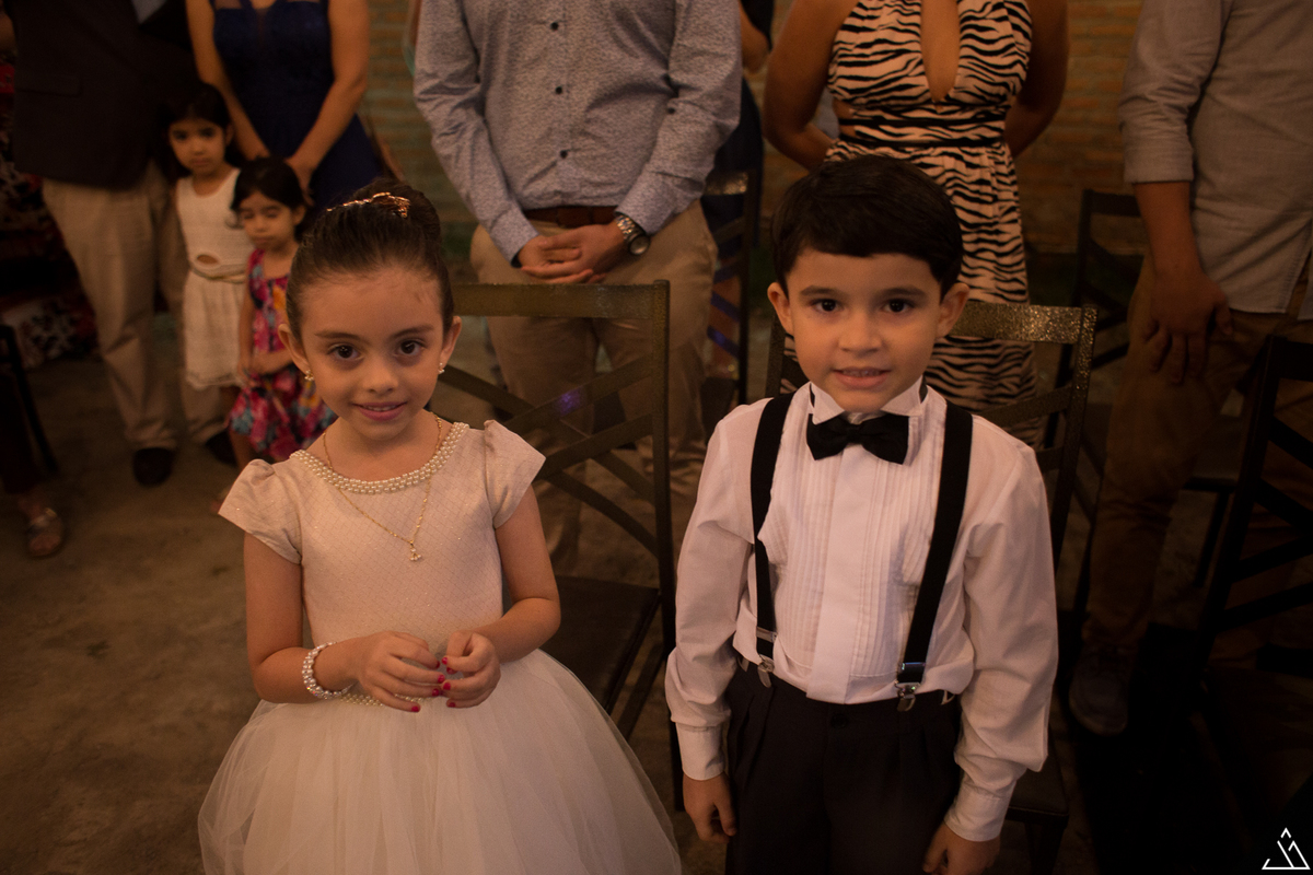 Fotógrafo de casamento. Jessica mendes fotografia. Fotos do casamento de dia. comedoria mulheres de fibra. alto do moura -pe. daminha e pajem