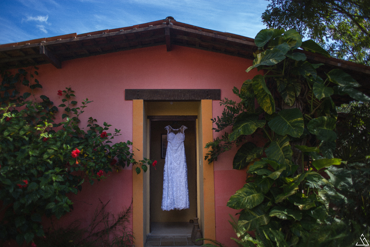 Fotógrafo de casamento. Jessica mendes fotografia. casamento de dia. comedoria mulheres de fibra. alto do moura -pe. vestido de noiva.