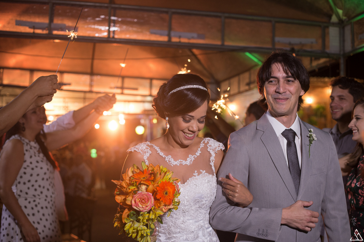 Fotógrafo de casamento. Jessica mendes fotografia. Fotos do casamento de dia. comedoria mulheres de fibra. alto do moura -pe.