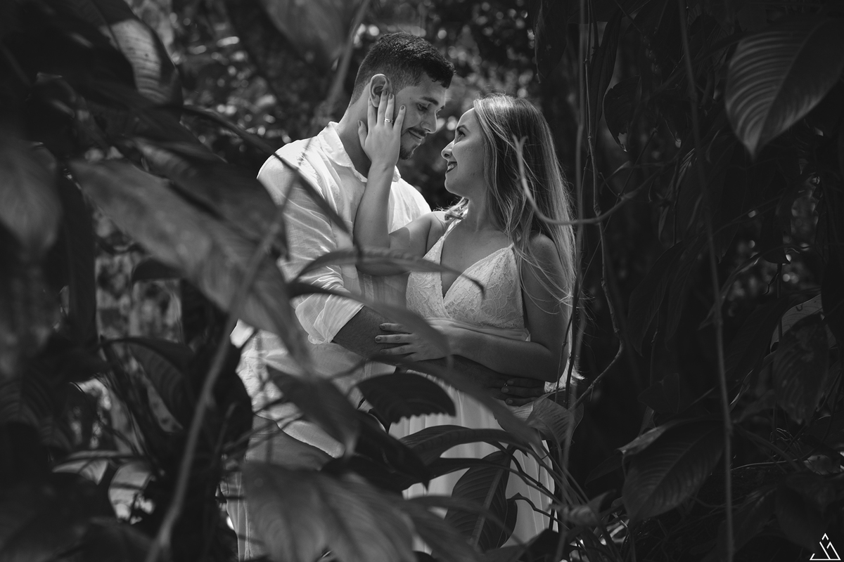 Jessica Mendes fotografia. Ensaio de pré casamento. Fotos do casal Cinthia e Eberthon nas cachoeiras de Bonito - PE. 