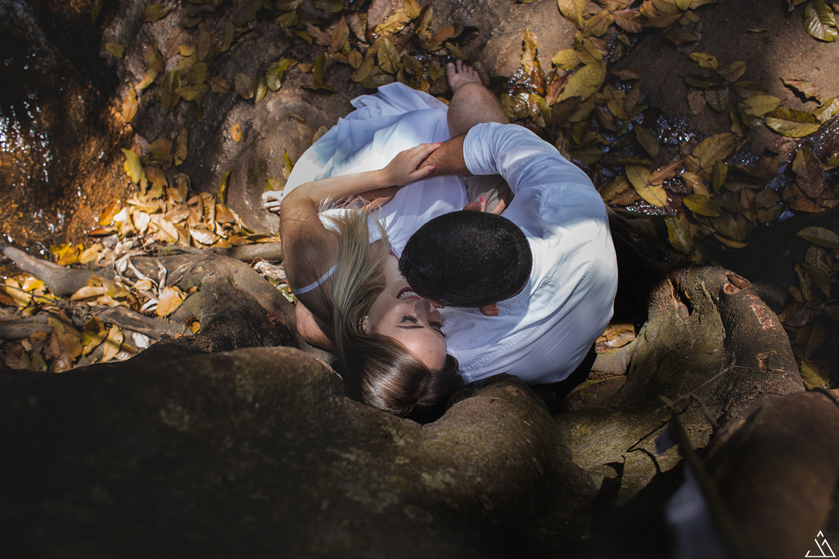 Jessica Mendes fotografia. Ensaio de pré casamento. Fotos do casal Cinthia e Eberthon nas cachoeiras de Bonito - PE. 