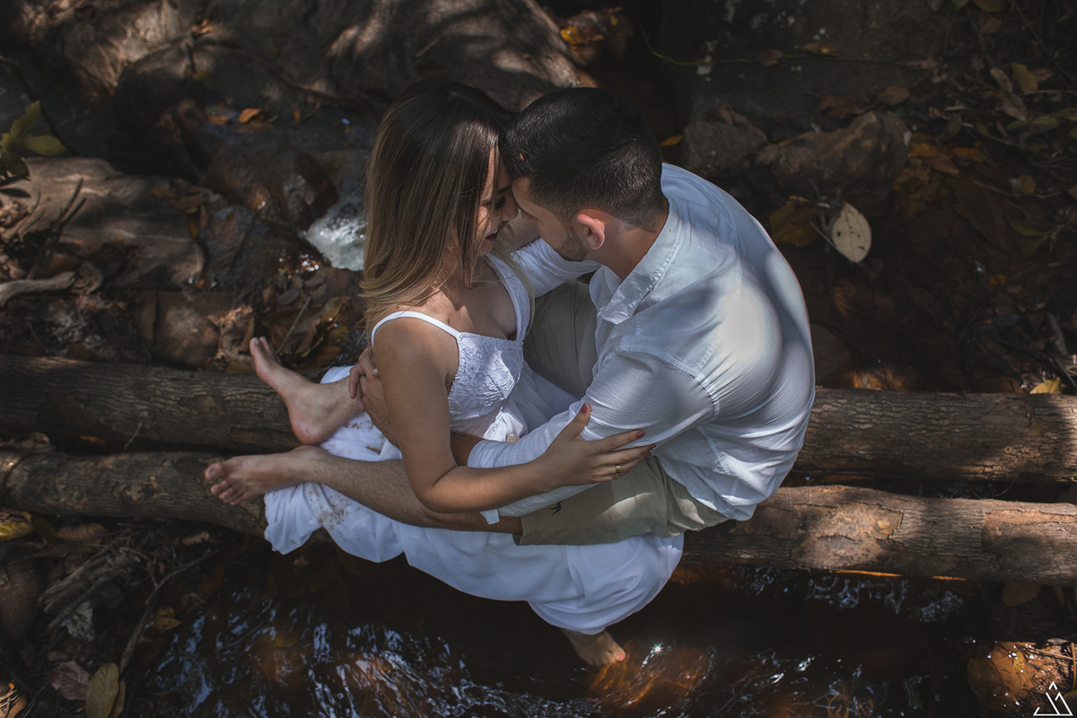 Jessica Mendes fotografia. Ensaio de pré casamento. Fotos do casal Cinthia e Eberthon nas cachoeiras de Bonito - PE. 