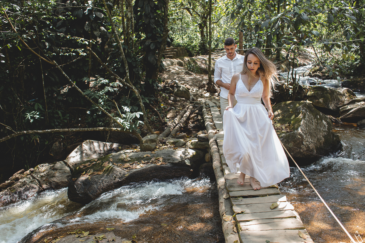 Jessica Mendes fotografia. Ensaio de pré casamento. Fotos do casal Cinthia e Eberthon nas cachoeiras de Bonito - PE. 