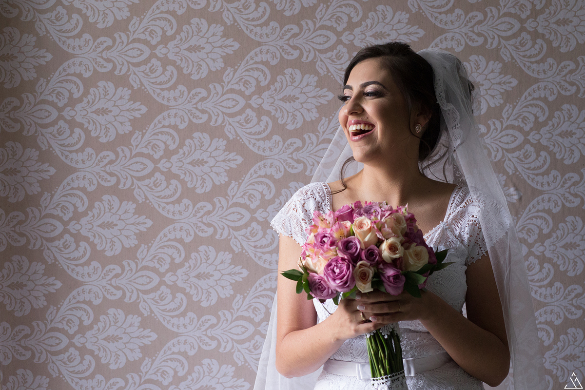 Making of da noiva no hotel vilage. Jessica Mendes fotografia de casamento, Vestido de noiva. Buquê de noiva.
