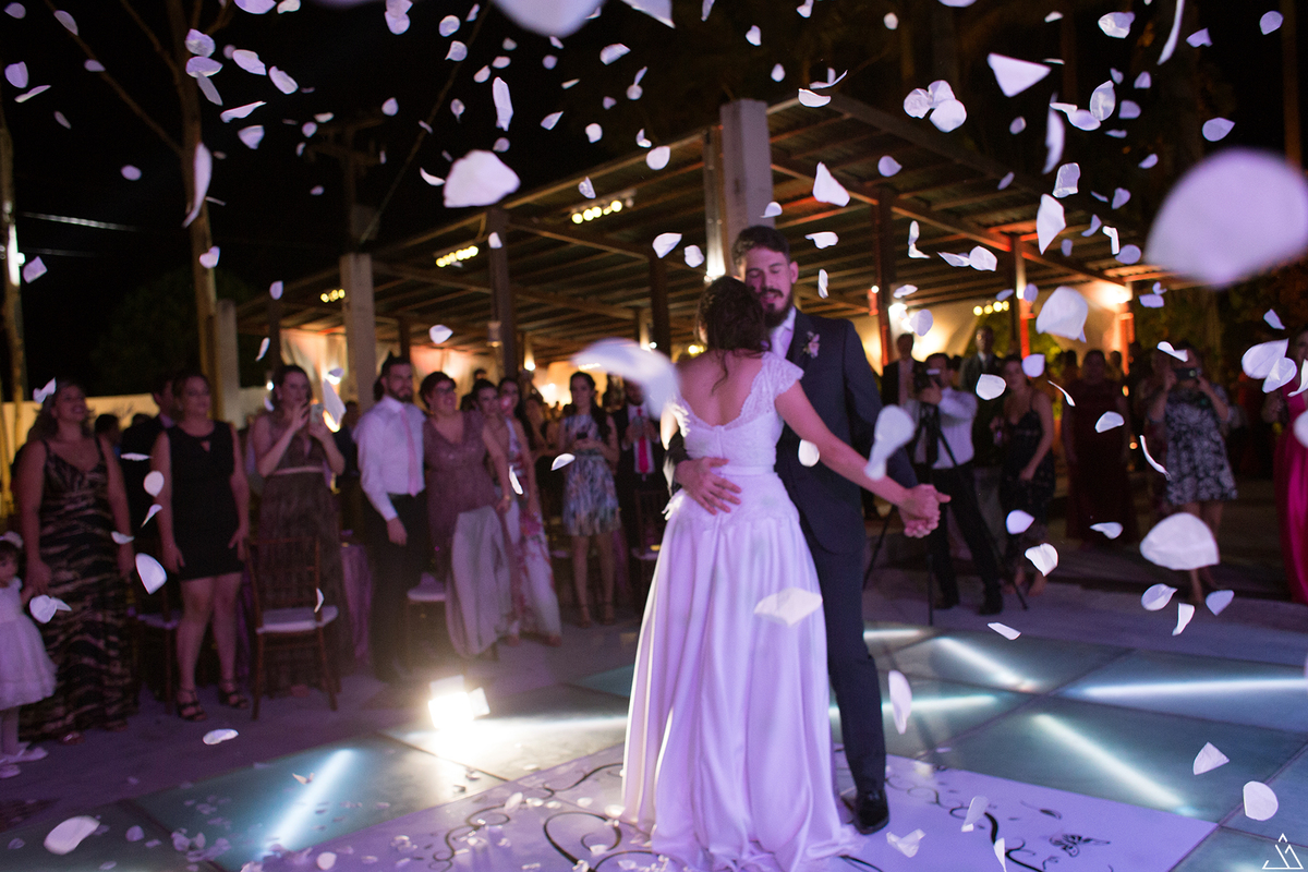 Casamento ao ar livre. Primavera recepções. Jessica Mendes fotografia de casamento. Valsa