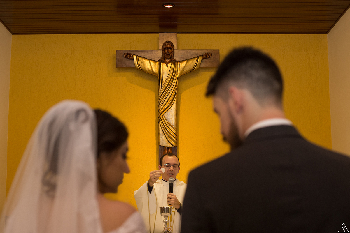 Casamento de dia na igreja católica. Jessica Mendes fotografia de casamento. 