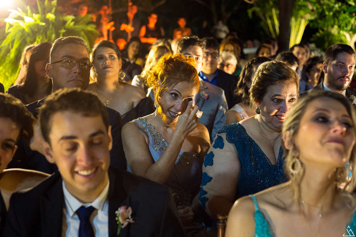 Casamento ao ar livre. Primavera recepções. Jessica Mendes fotografia de casamento. Convidados emocionados