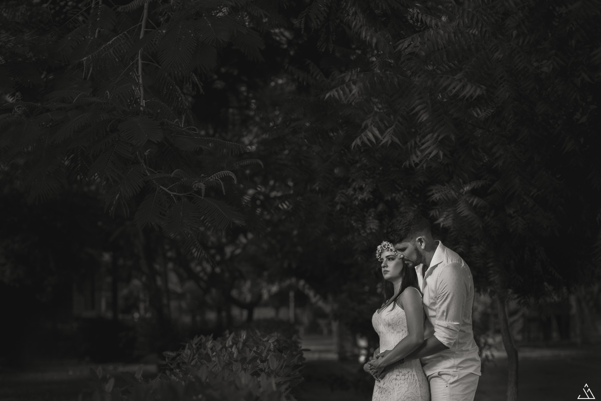ensaio de pré casameno na praia de Porto de Galinha, Pernambuco. Fotógrafa profissional de casamentos Jessica mendes fotografia faz ensaio na praia com Casal Jordanna e Arnaldo no mês de março. Pre wedding. fotos de casal.