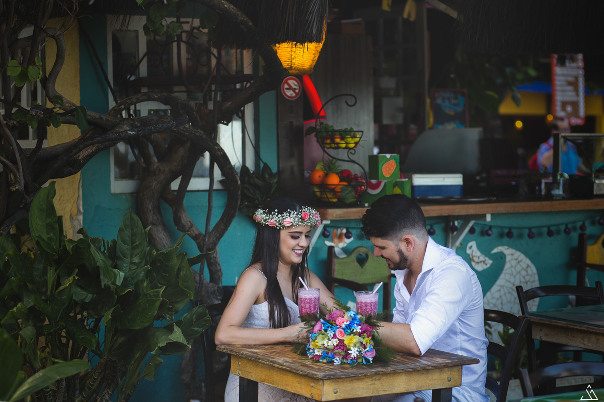 ensaio de pré casameno na praia de Porto de Galinha, Pernambuco. Fotógrafa profissional de casamentos Jessica mendes fotografia faz ensaio na praia com Casal Jordanna e Arnaldo no mês de março. Pre wedding. fotos de casal.
