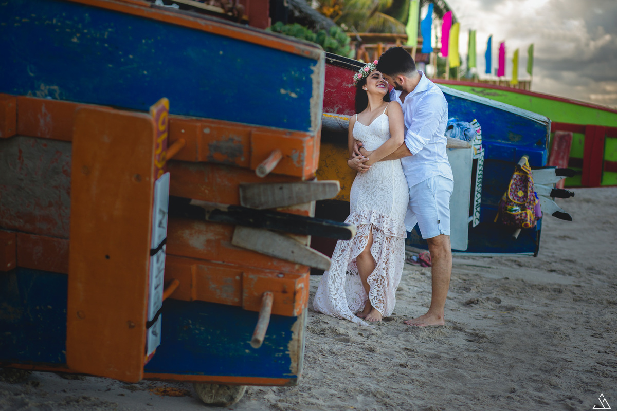 ensaio de pré casameno na praia de Porto de Galinha, Pernambuco. Fotógrafa profissional de casamentos Jessica mendes fotografia faz ensaio na praia com Casal Jordanna e Arnaldo no mês de março. Pre wedding. fotos de casal.