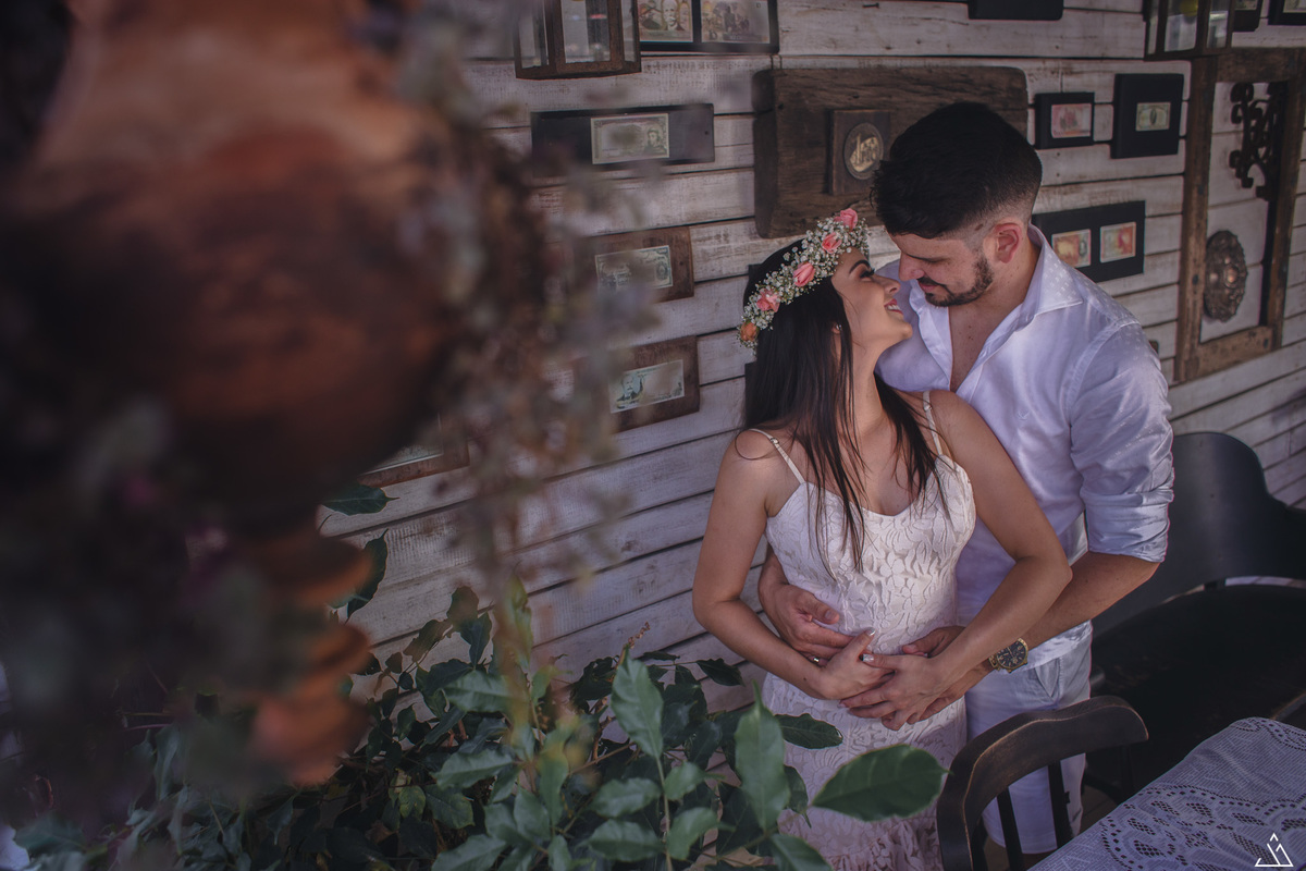 ensaio de pré casameno na praia de Porto de Galinha, Pernambuco. Fotógrafa profissional de casamentos Jessica mendes fotografia faz ensaio na praia com Casal Jordanna e Arnaldo no mês de março. Pre wedding. fotos de casal.