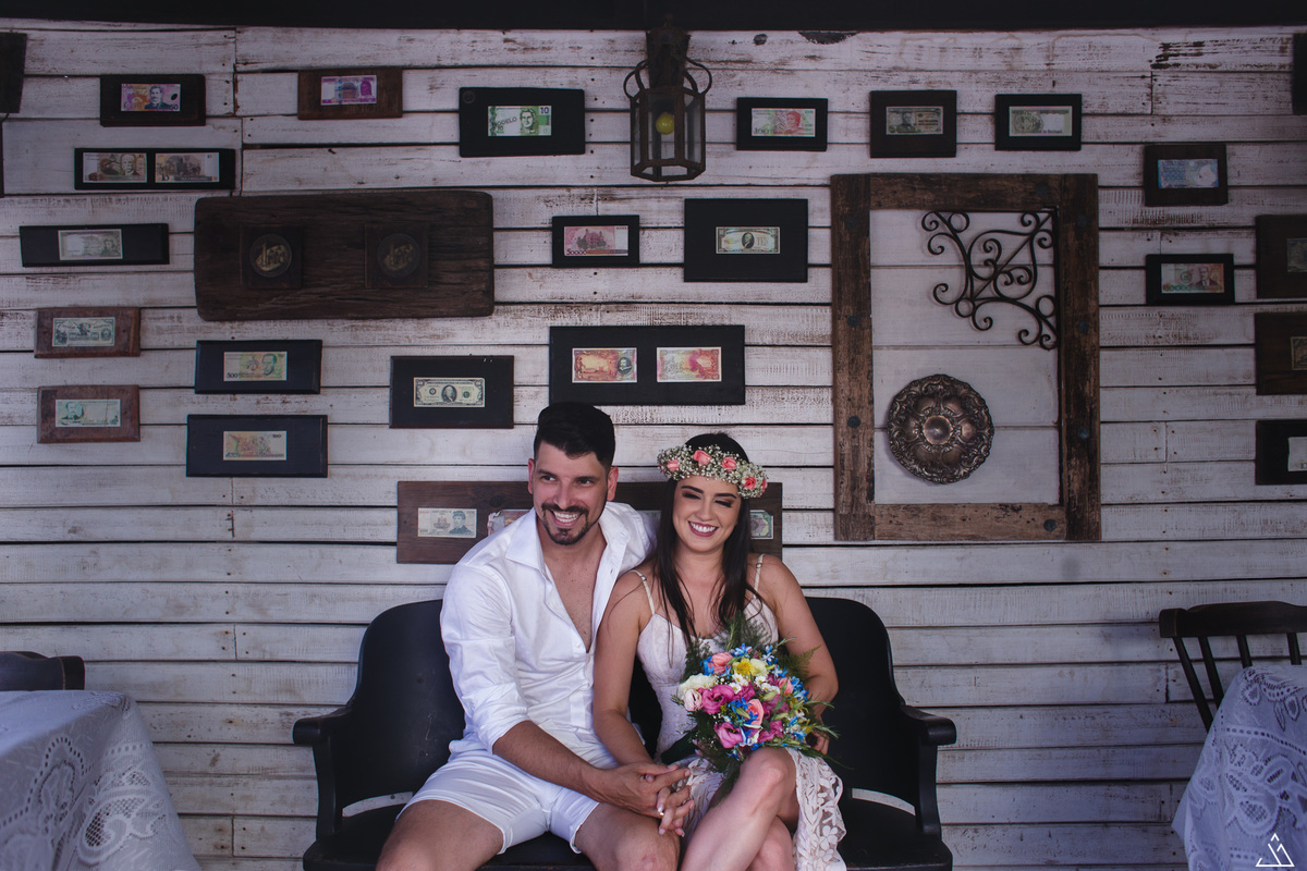 ensaio de pré casameno na praia de Porto de Galinha, Pernambuco. Fotógrafa profissional de casamentos Jessica mendes fotografia faz ensaio na praia com Casal Jordanna e Arnaldo no mês de março. Pre wedding. fotos de casal.