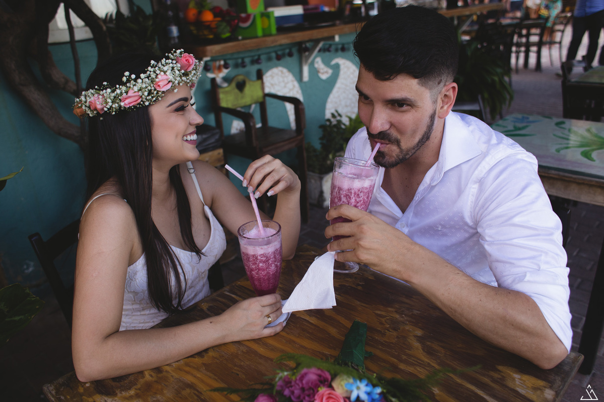 ensaio de pré casameno na praia de Porto de Galinha, Pernambuco. Fotógrafa profissional de casamentos Jessica mendes fotografia faz ensaio na praia com Casal Jordanna e Arnaldo no mês de março. Pre wedding. fotos de casal.
