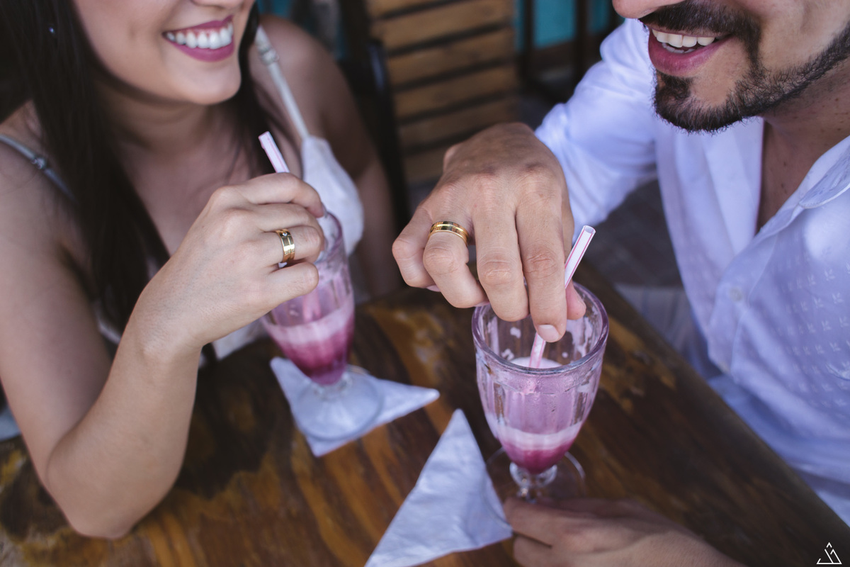 ensaio de pré casameno na praia de Porto de Galinha, Pernambuco. Fotógrafa profissional de casamentos Jessica mendes fotografia faz ensaio na praia com Casal Jordanna e Arnaldo no mês de março. Pre wedding. fotos de casal.