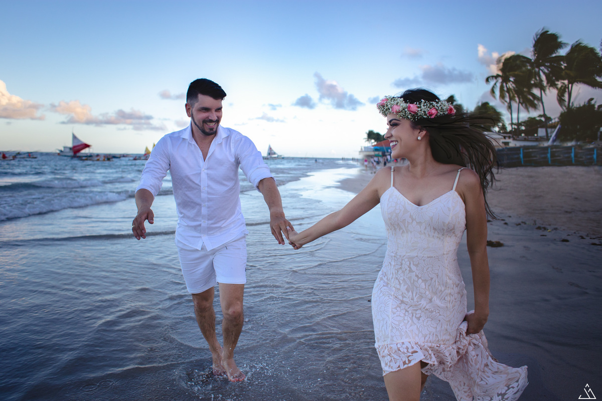 ensaio de pré casameno na praia de Porto de Galinha, Pernambuco. Fotógrafa profissional de casamentos Jessica mendes fotografia faz ensaio na praia com Casal Jordanna e Arnaldo no mês de março. Pre wedding. fotos de casal.