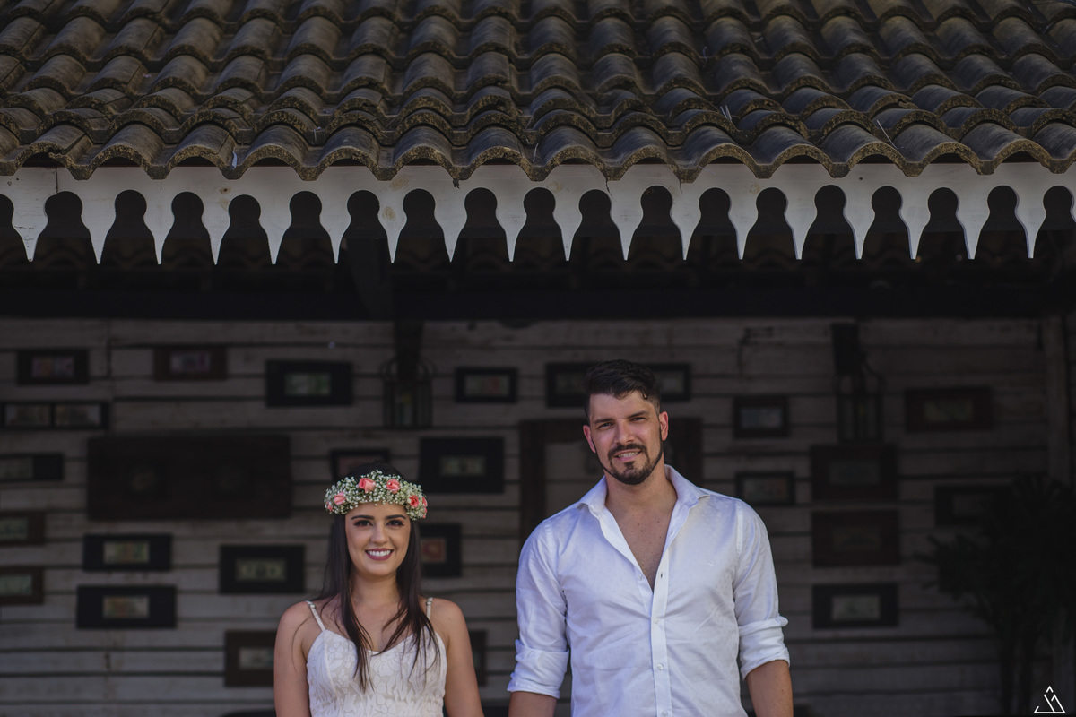 ensaio de pré casameno na praia de Porto de Galinha, Pernambuco. Fotógrafa profissional de casamentos Jessica mendes fotografia faz ensaio na praia com Casal Jordanna e Arnaldo no mês de março. Pre wedding. fotos de casal.