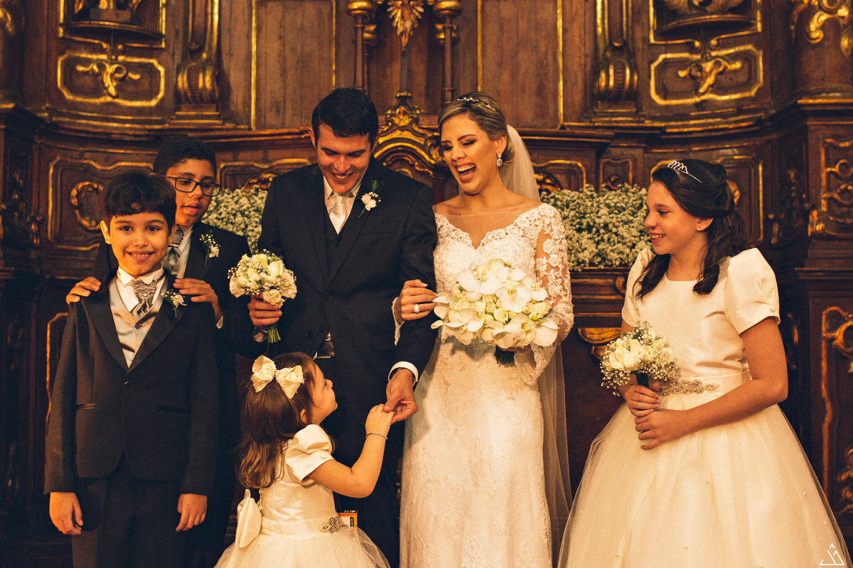 jessica mende fotografia. fotografo de casamento Gabi e leo, recife-pe. noivo porta da igreja. Casal igreja católica