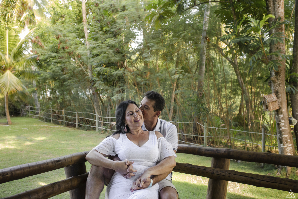 ensaio de casal na praia de Carneiros - PE. Jessica Mendes fotografia fazendo pré-casamento.