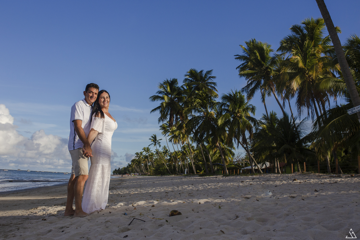 ensaio de casal na praia de Carneiros - PE. Jessica Mendes fotografia fazendo pré-casamento.