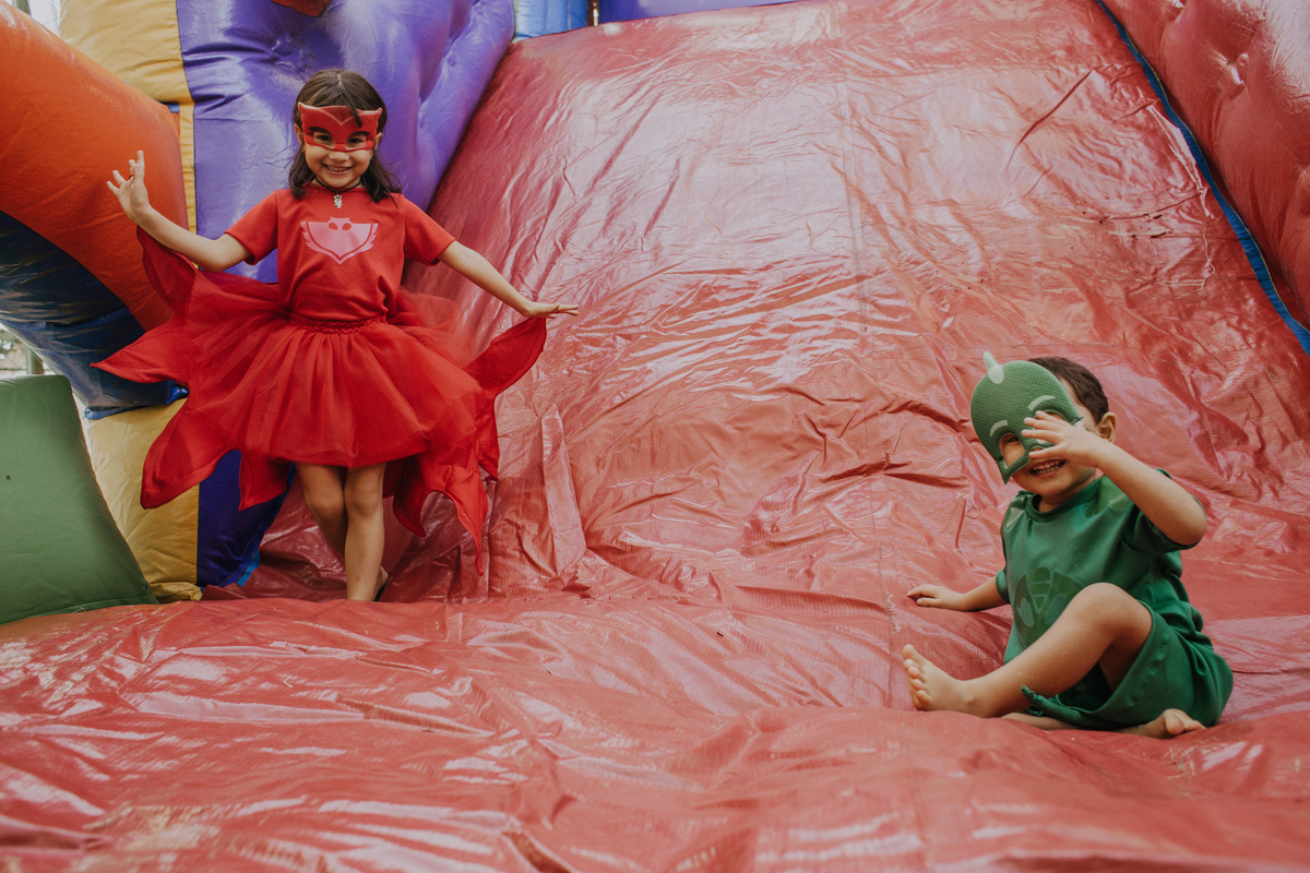 Jessica Mendes fotografia. Fotos da festa de aniversário infantil de 3 e 5 anos de idade de Ana e Fernando. Fotos de criança.