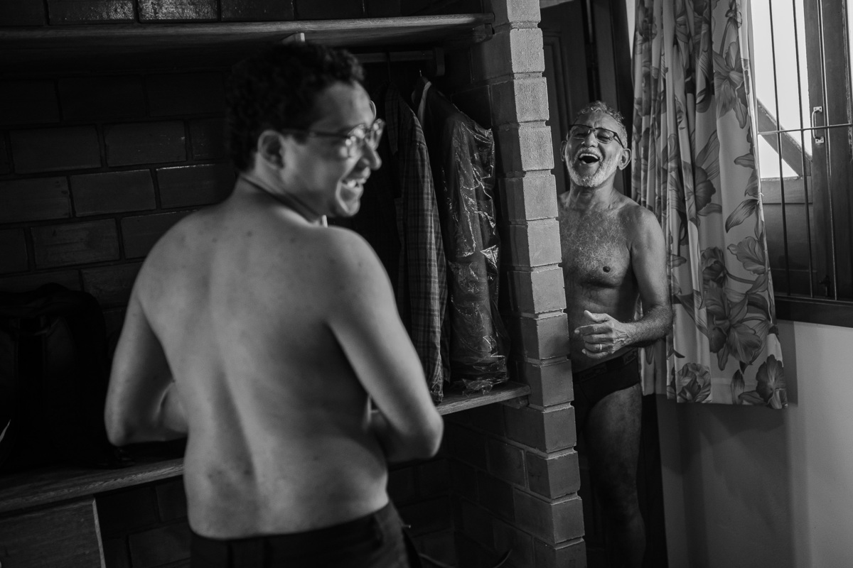 Jessica Mendes fotografia. fotos de  casamento no campo de dia.  Fotógrafa de casamento em Recife e região. Fotógrafo de casamento em Regife, Caruaru e Região. Making of da noiva numa casa de madeira.