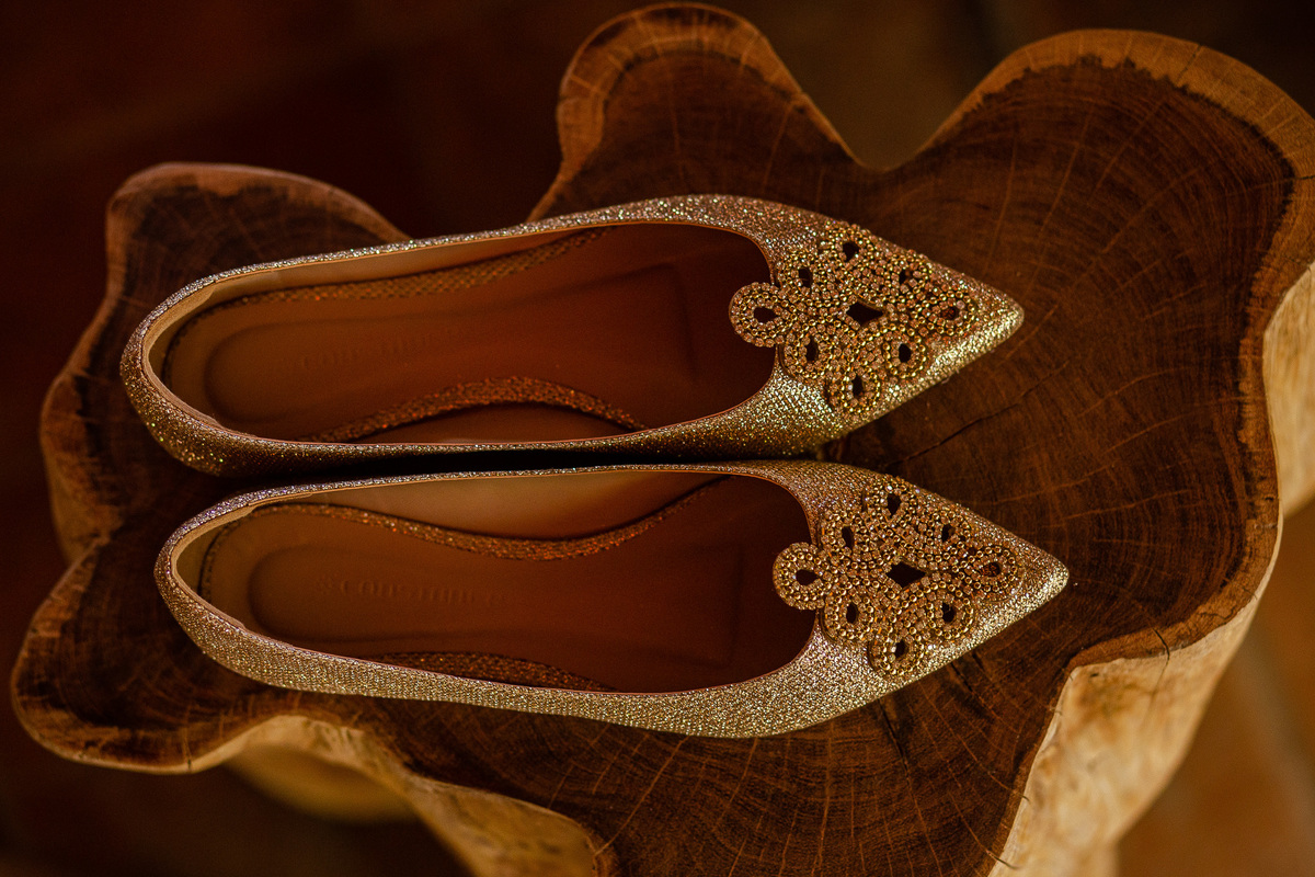 Jessica Mendes fotografia. fotos de  casamento no campo de dia.  Fotógrafa de casamento em Recife e região. Fotógrafo de casamento em Regife, Caruaru e Região. Making of da noiva numa casa de madeira.