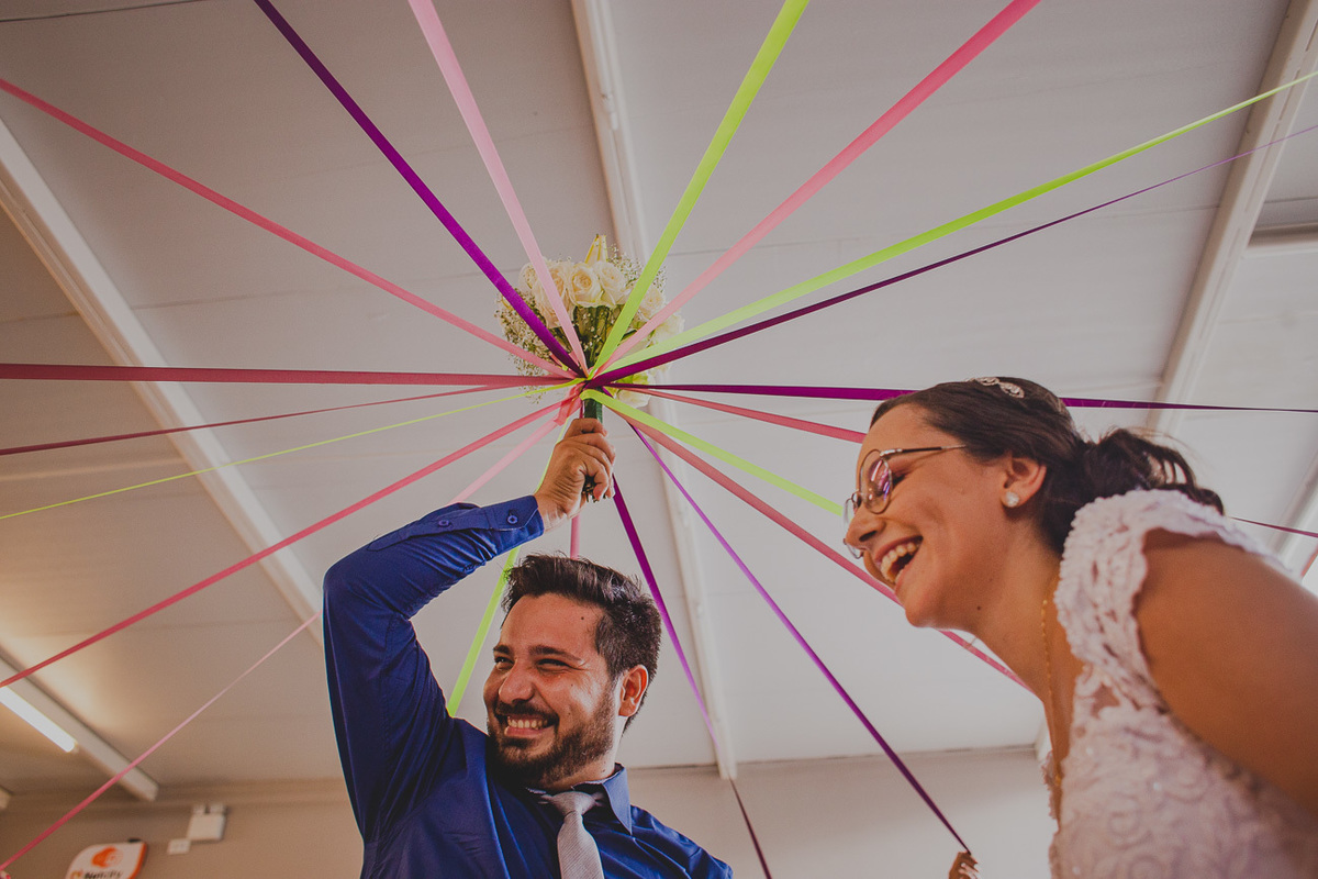 fotografia de casamento. Jessica Mendes fotografia. fotógrafa de casamento em Recife, caruaru e região. Buquê de fitas.