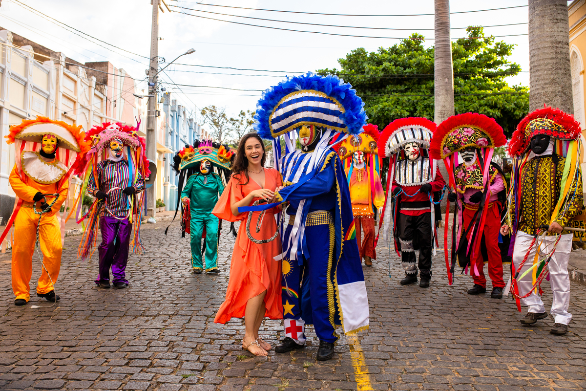 ensaio de casal na cidade de Triundo-PE. Fotos de pré casamento em Pernambuco. Jessica mendes fotografia. Caretas de triunfo- PE no carnaval.