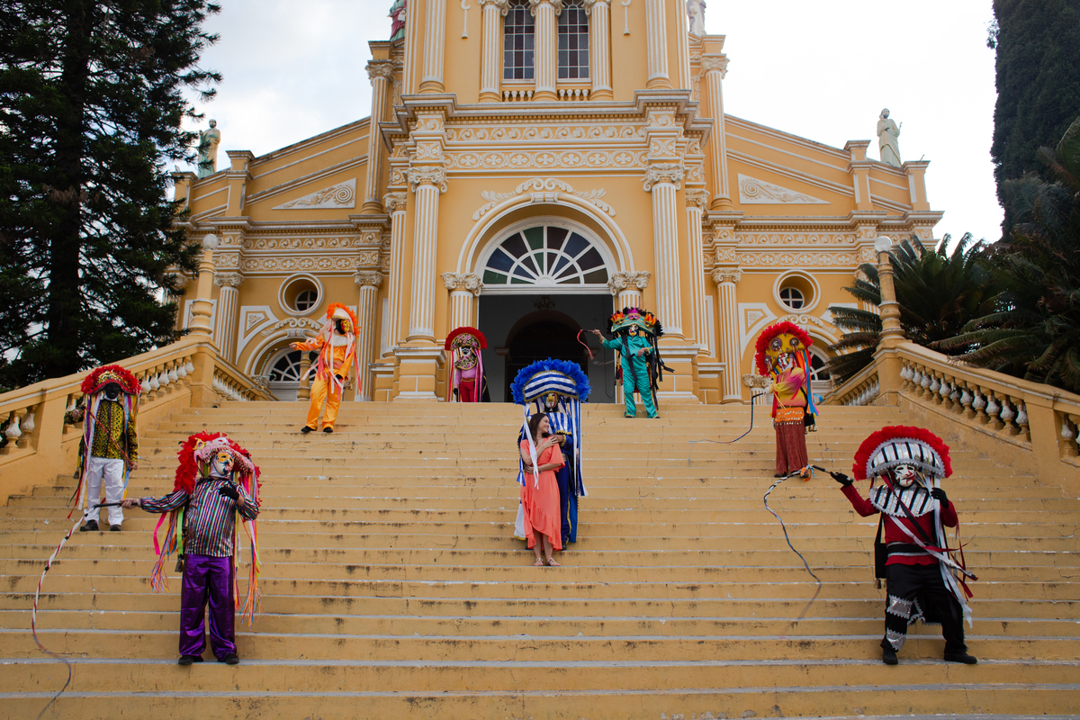 ensaio de casal na cidade de Triundo-PE. Fotos de pré casamento em Pernambuco. Jessica mendes fotografia. Caretas de triunfo- PE no carnaval.