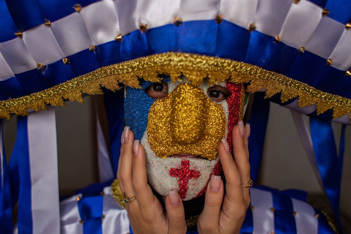 ensaio de casal na cidade de Triundo-PE. Fotos de pré casamento em Pernambuco. Jessica mendes fotografia. Caretas de triunfo- PE no carnaval. máscara de careta em triunfo -pe. 
