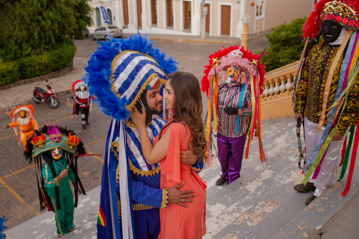 ensaio de casal na cidade de Triundo-PE. Fotos de pré casamento em Pernambuco. Jessica mendes fotografia. Caretas de triunfo- PE no carnaval. Roupa de careta pernambuco.