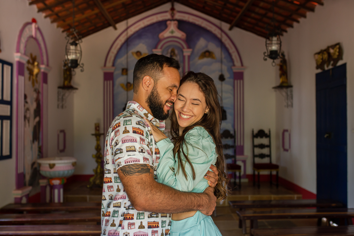 ensaio de casal na cidade de Triundo-PE. Fotos de pré casamento em Pernambuco. Jessica mendes fotografia.  fotos de casal em igrejinha.