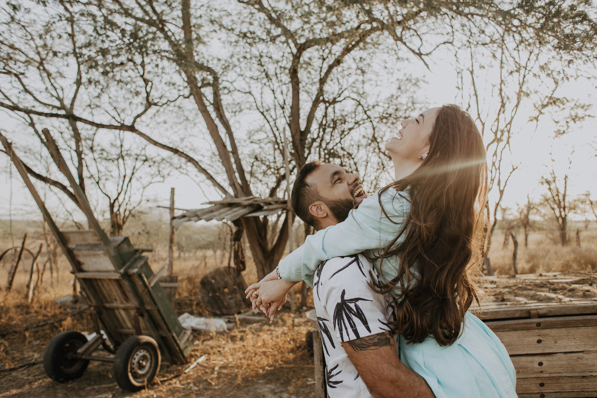 ensaio de casal na cidade de Triundo-PE. Fotos de pré casamento em Pernambuco. Jessica mendes fotografia. fotos de casal na fazenda.