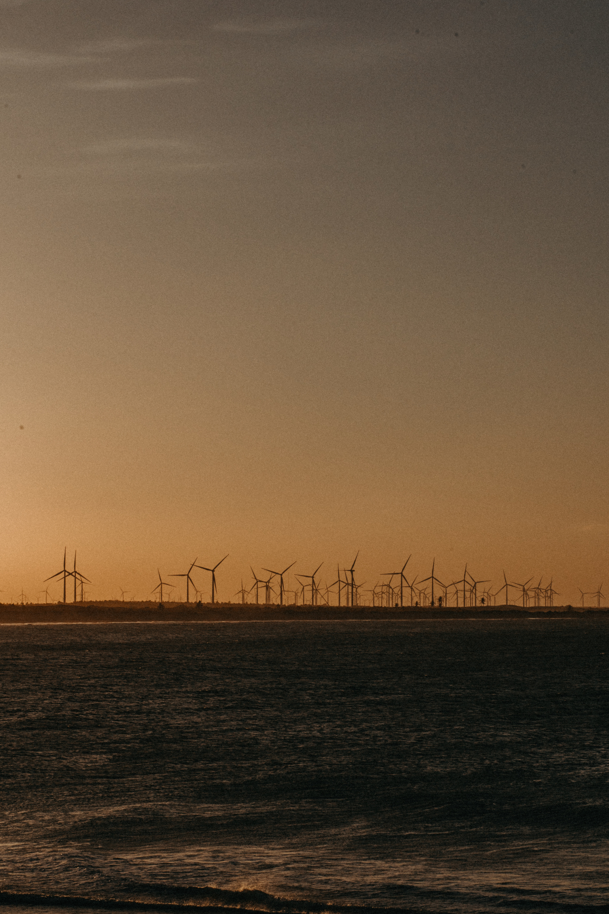 praia de São Miguel do Gostoso tem um parque eólico. Torres eólicas de São Miguel do gostoso.