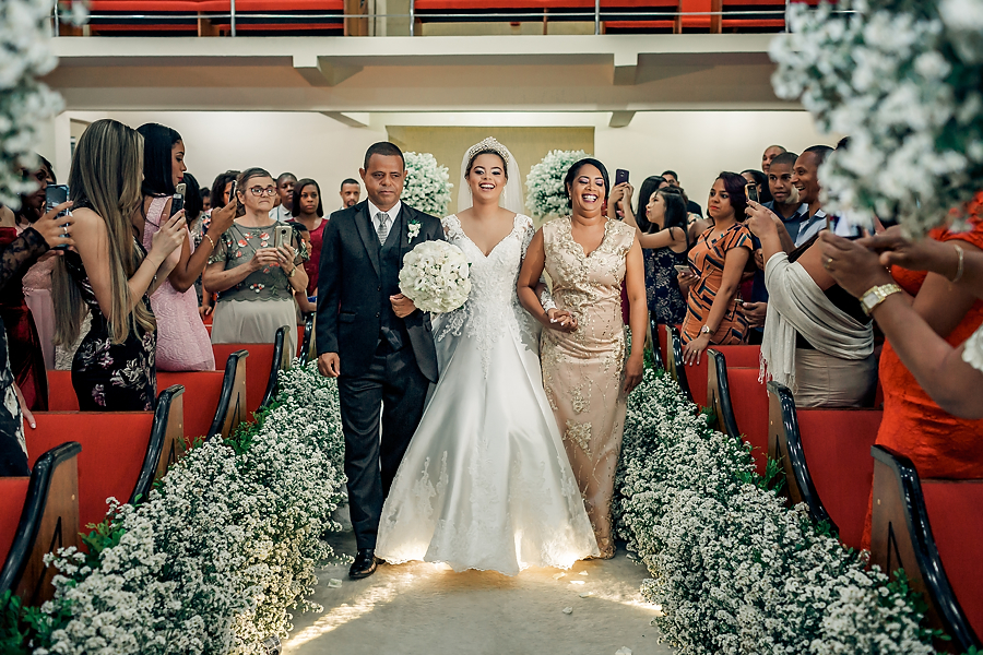 entrada da noiva com os pais