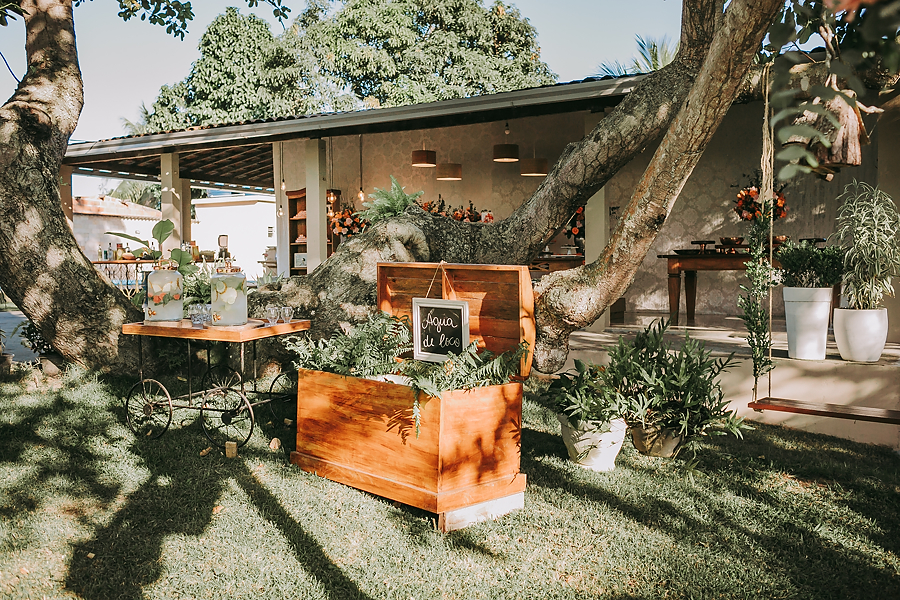 decoração de casamento de dia embaixo da árvore