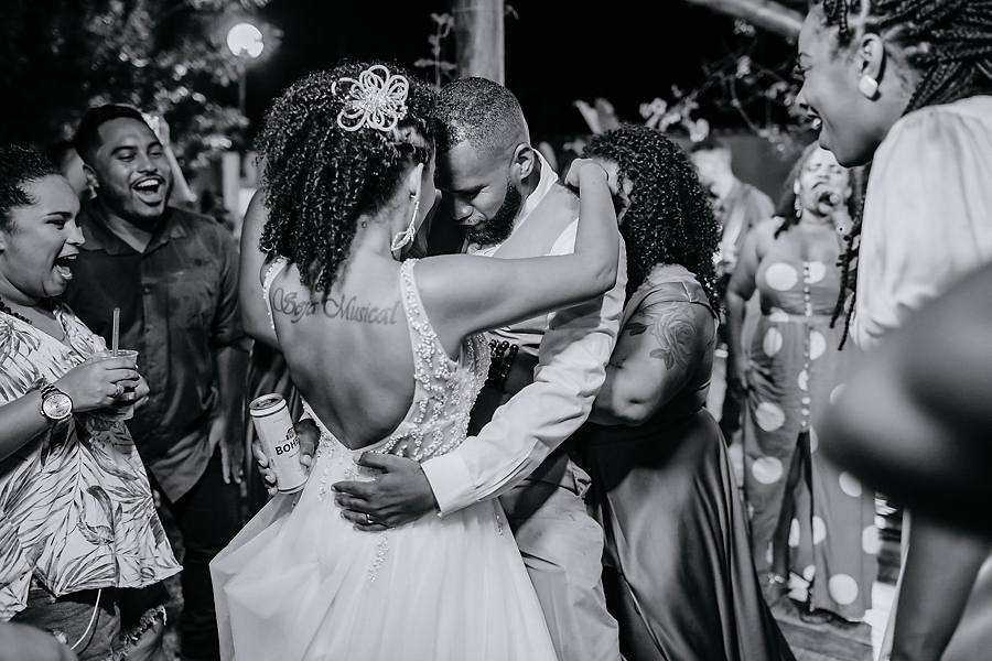 noivos dançando