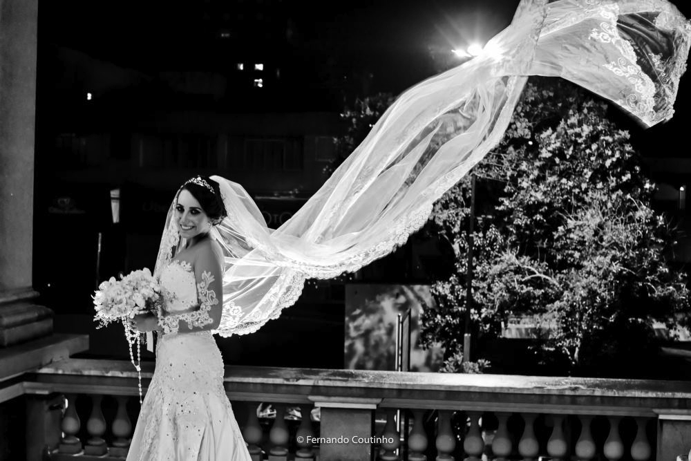 cena do veu da noiva voando feita a imagem para a filmagem de casamento de fernando coutinho fotografia e cinema